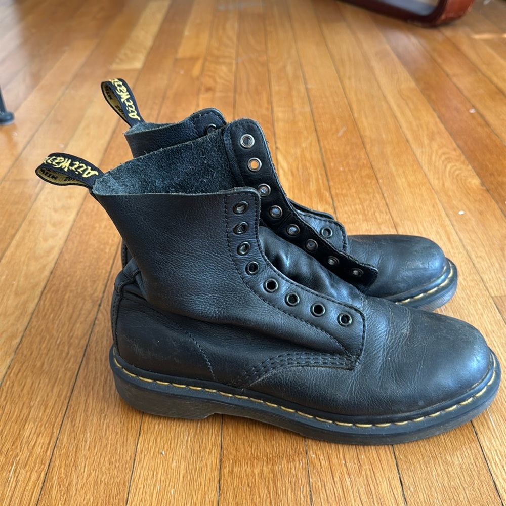 Black dr martins